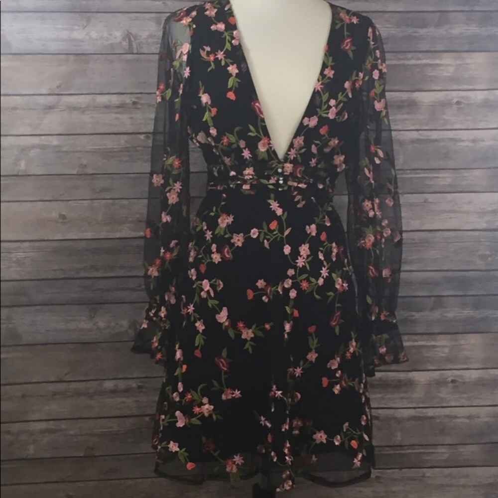 Flower embroidered backless dress